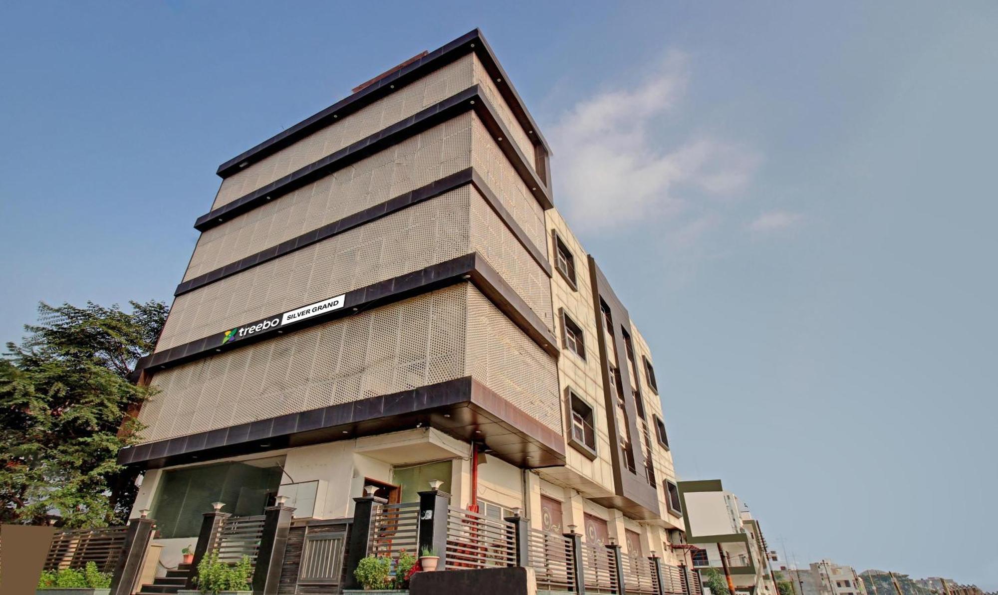 Treebo Silver Grand New Agreement ラクナウ エクステリア 写真