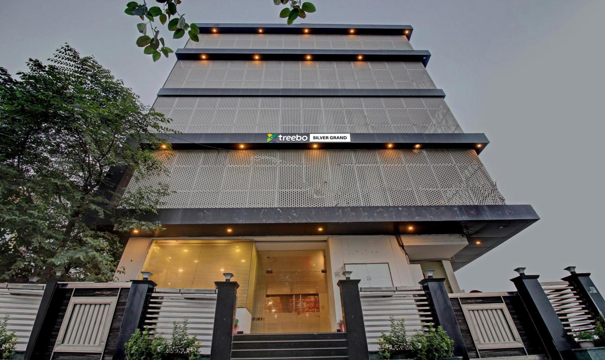 Treebo Silver Grand New Agreement ラクナウ エクステリア 写真